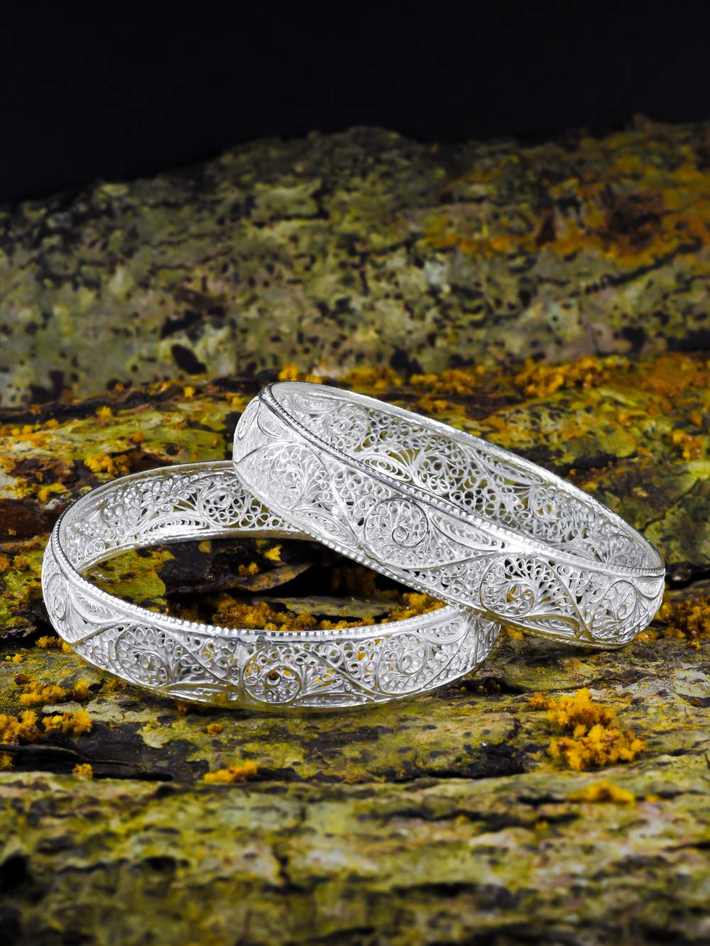 Silver jewellery showcase